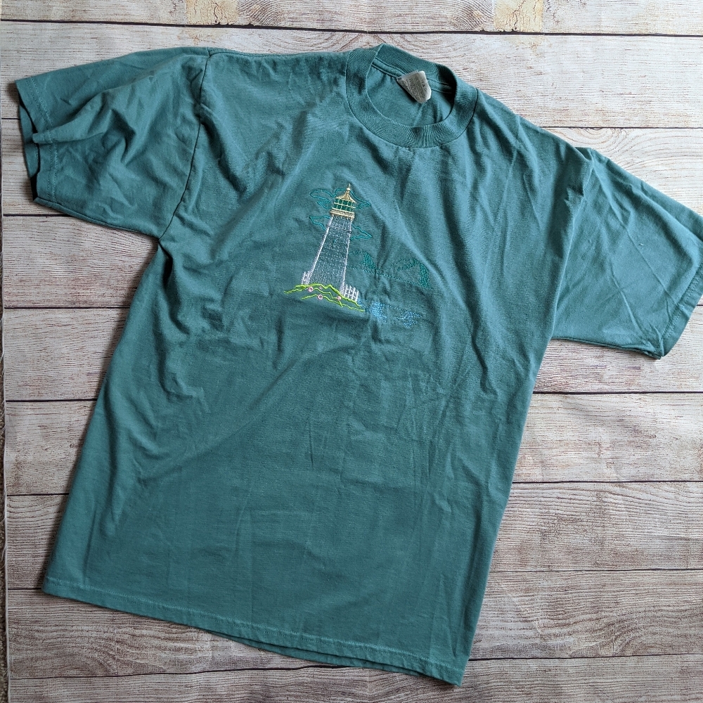 Vintage embroidered lighthouse tee